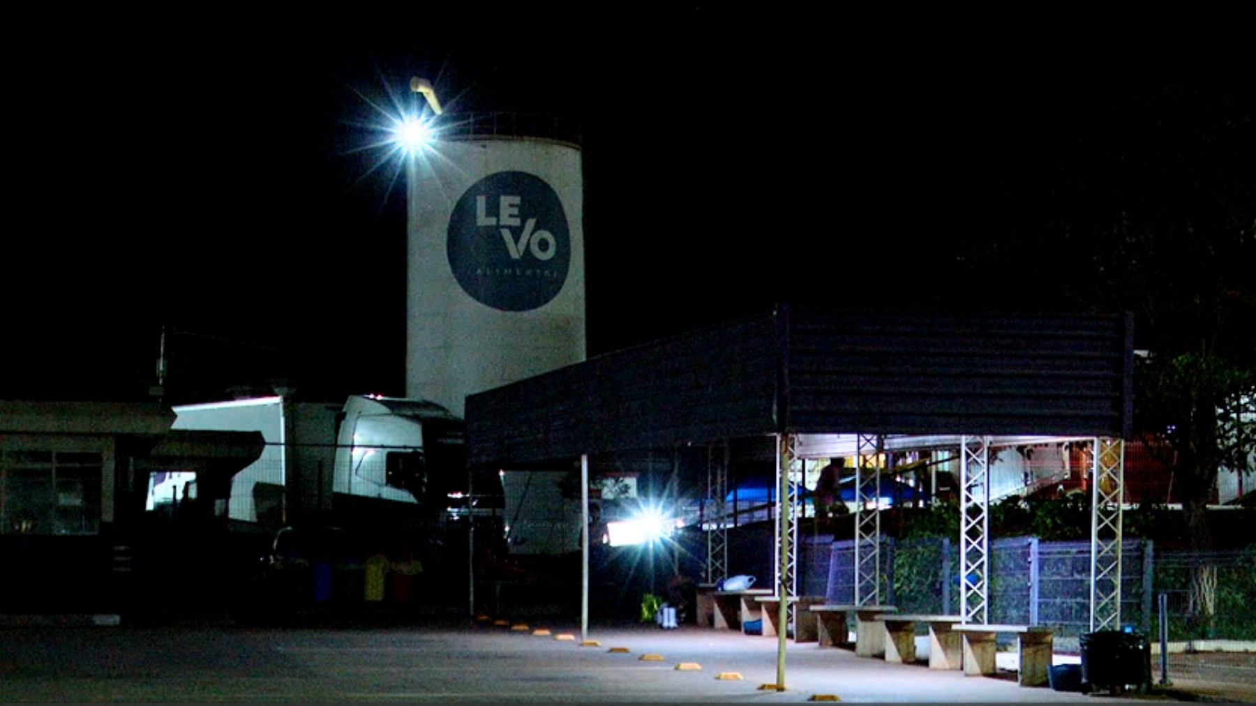 Homem mata colega de trabalho a facadas dentro de frigorífico no Paraná