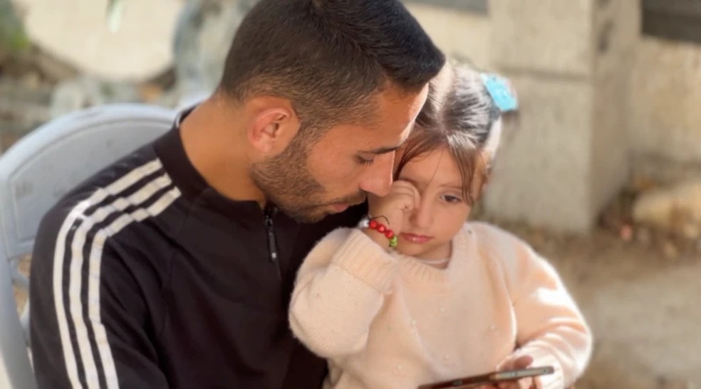 O primo favorito de Julia, Yahya, foi morto em um ataque de drone israelense. — Foto: BBC
