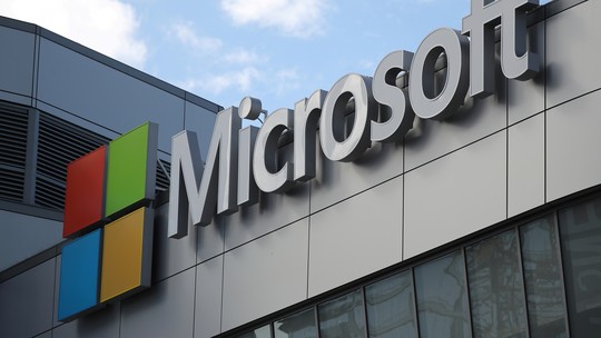 Microsoft diz que criou IA quatro vezes melhor que médicos para descobrir casos complexos - MAI-DxO ainda não está disponível ao público, mas acertou até 85,5% dos diagnósticos de casos em que foi testada. Segundo a empresa, a ferramenta pode ser uma aliada em um momento em que custos com saúde aumentam.