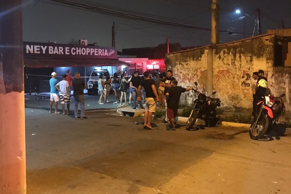Crime aconteceu em um estabelecimento comercial no bairro Vila Margarida, em São Vicente (SP) — Foto: Reprodução