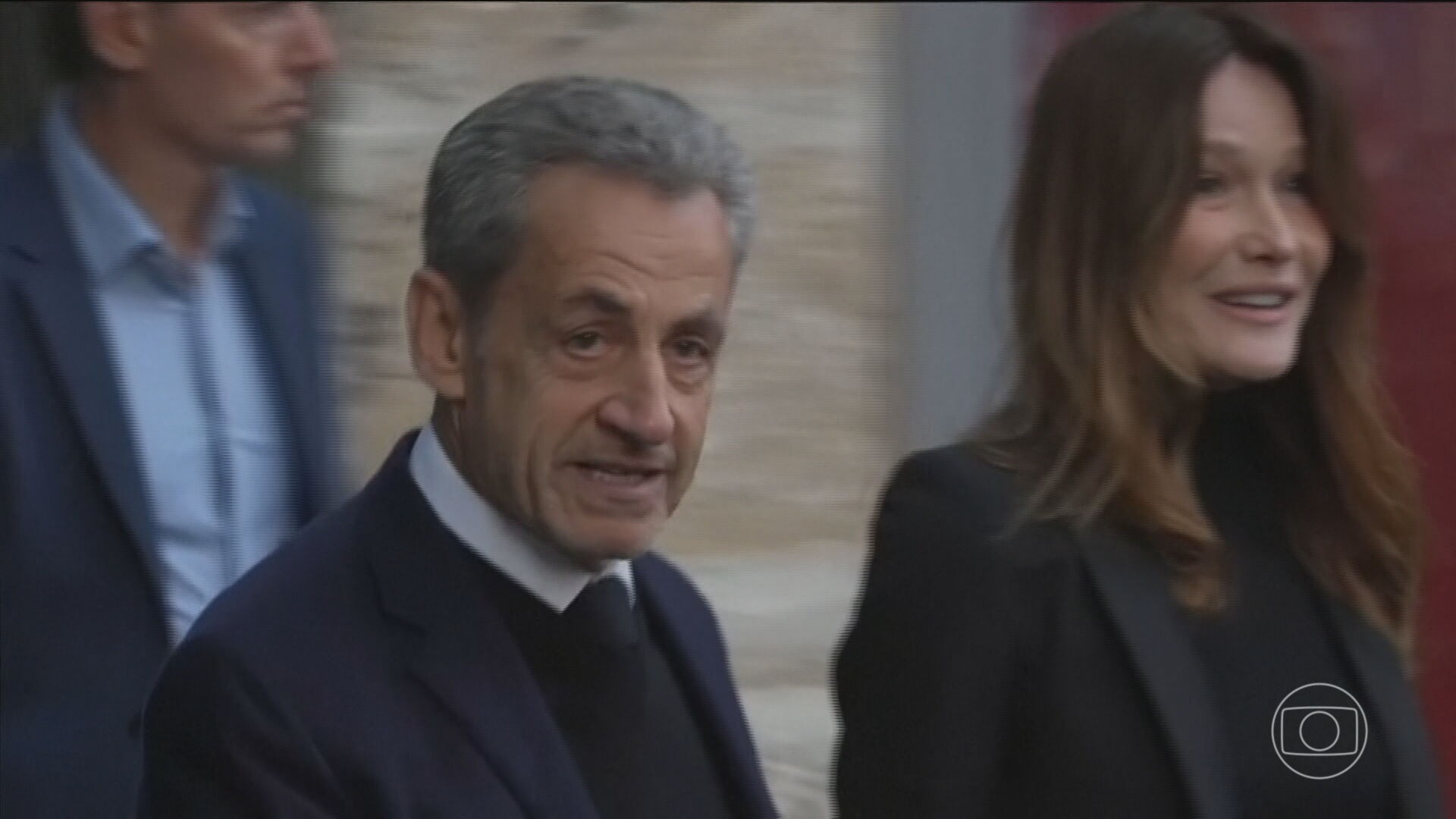 Nicolas Sarkozy, ex-presidente da França, começa a cumprir pena de 5 anos de prisão
