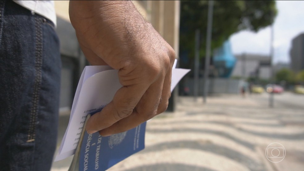 Um em cada quatro jovens empregados brasileiros quer trabalhar mais, aponta IBGE — Foto: Jornal Nacional/ Reprodução