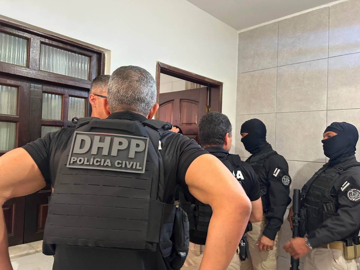 Investigado por participação em morte de vítima retirada de casa por homens encapuzados é preso em Salvador
