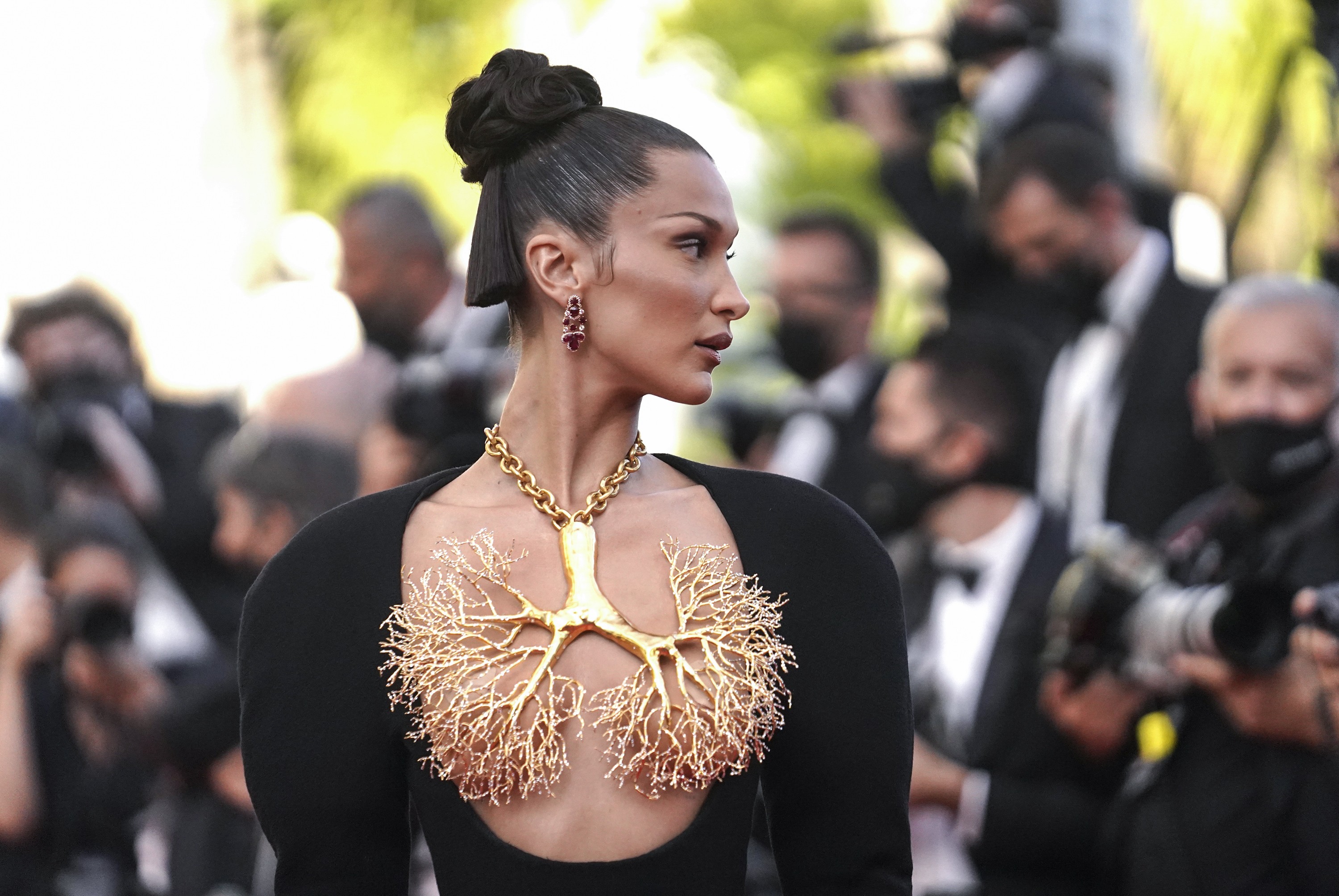 Festival de Cannes proíbe nudez no tapete vermelho e demais áreas do evento 