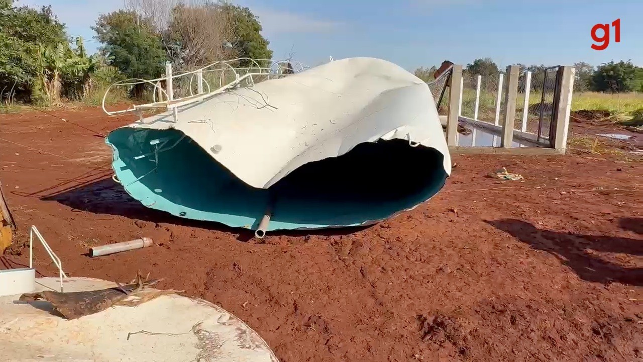 Caixa d´água com 30 mil litros despenca em aldeia e deixa 300 famílias desabastecidas em MS; veja vídeo