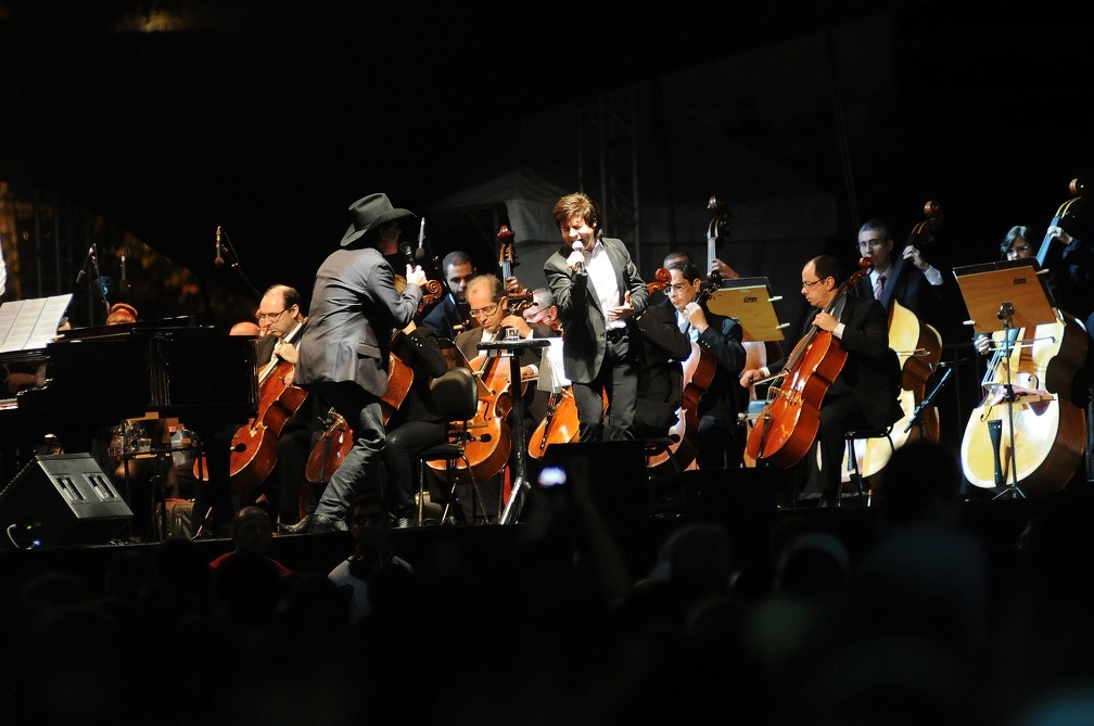 Após 11 anos, Chitãozinho e Xororó fazem apresentação gratuita com Orquestra Sinfônica de Campinas 