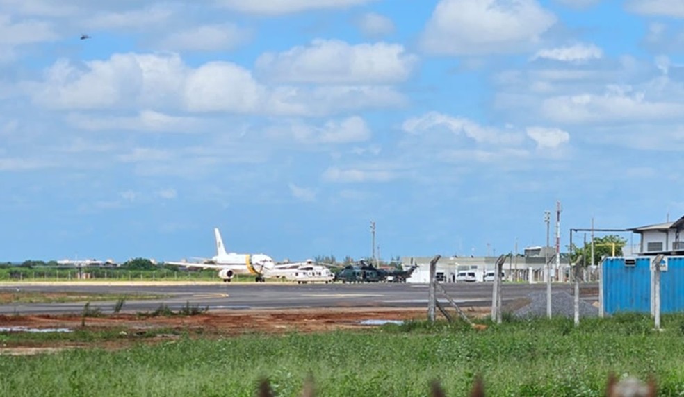 Avião presidencial pousa no Aeroporto de Mossoró, RN — Foto: Antonio Dias/Inter TV Costa Branca