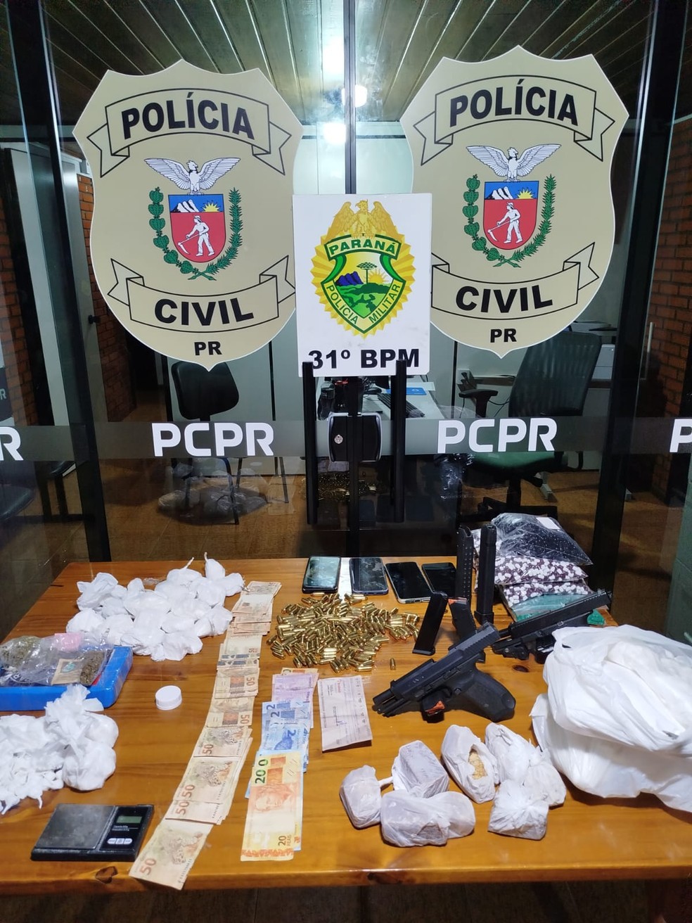 Drogas e munições apreendidas pela polícia em Palotina (PR) — Foto: Reprodução/Polícias Militar e Civil