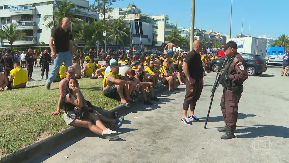Chaos Erupts in Rio as Peñarol Fans Spark Major Disturbance