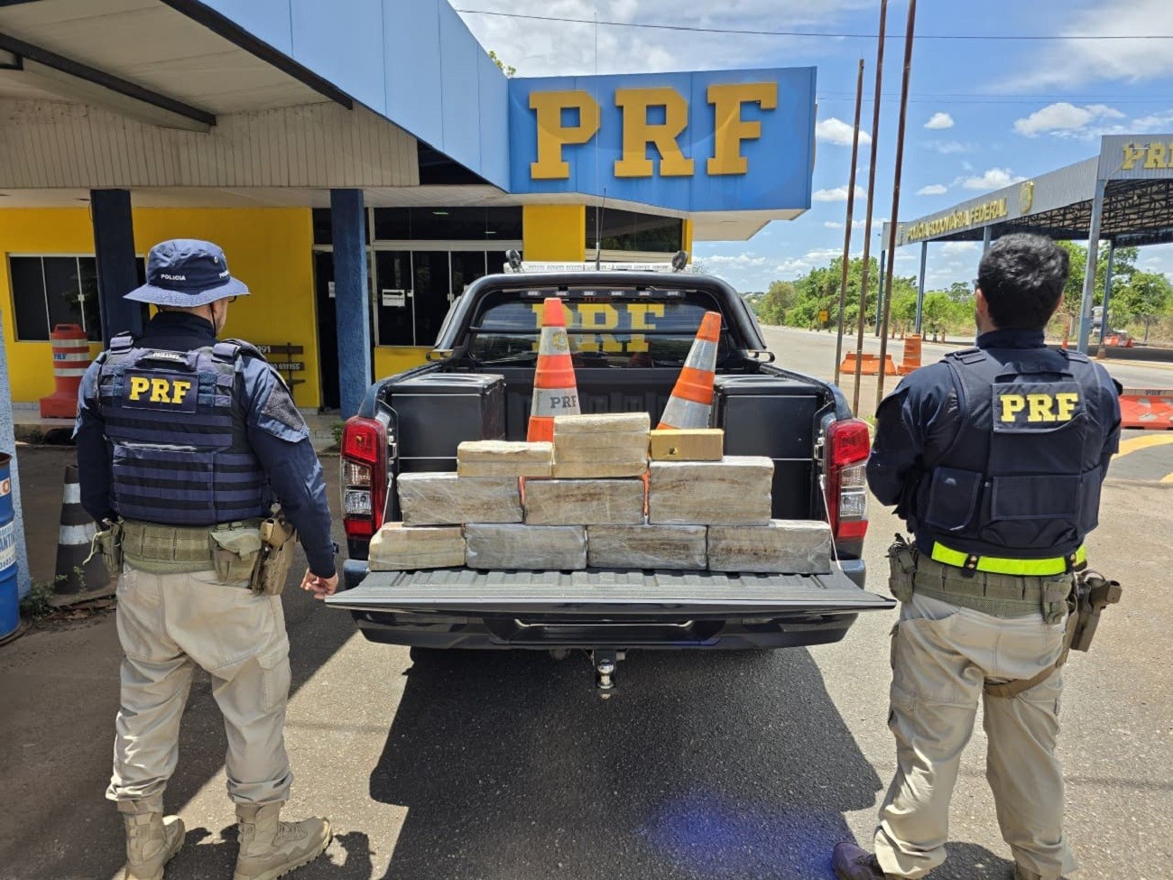 Adolescente de 17 anos é apreendida com mais de 20 kg de maconha em bagagem