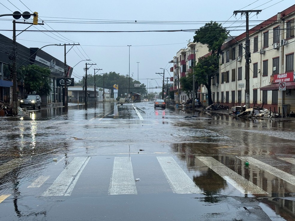 Imagem da Avenida Sertório, na Região Norte de Porto Alegre — Foto: Pietro Oliveira/RBS TV