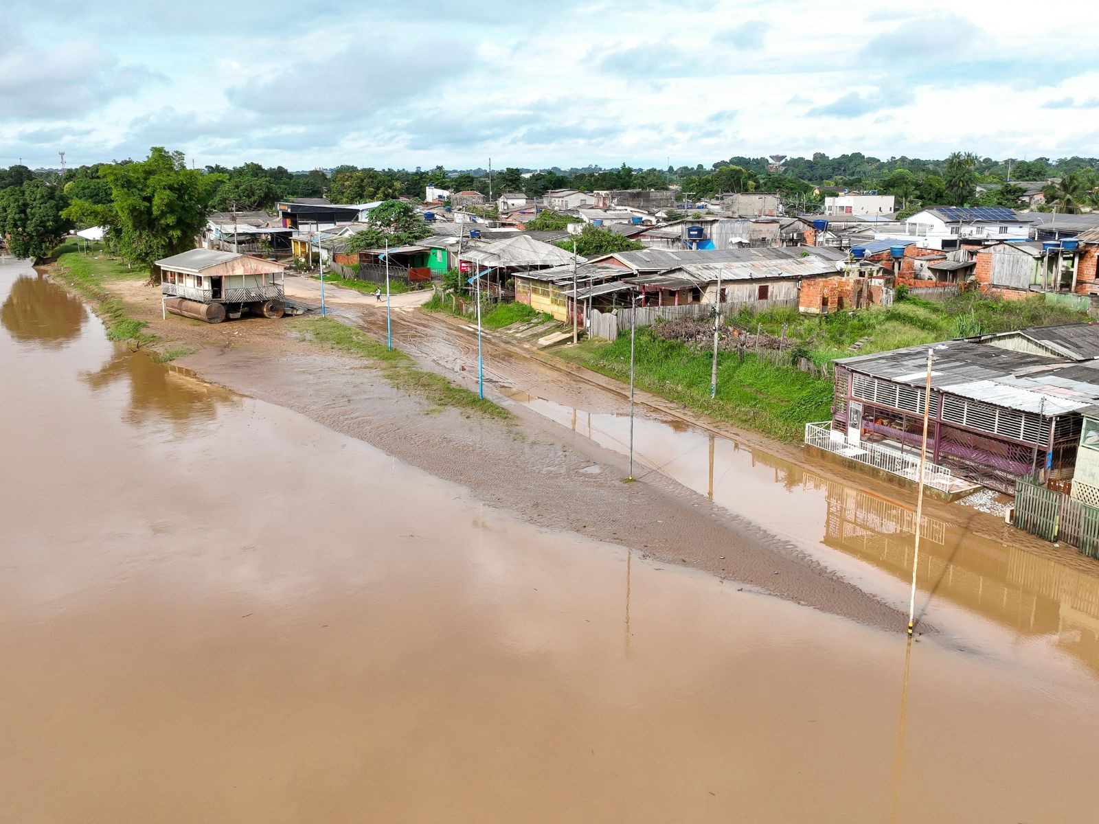 Rio Acre sai do transbordamento após mais de uma semana na capital