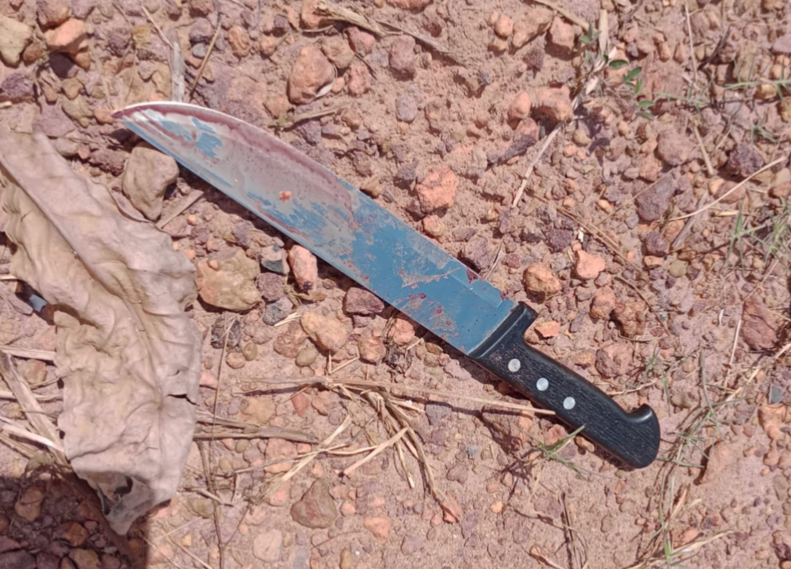 Homem é esfaqueado no rosto e no braço e suspeito foge em Caracaraí