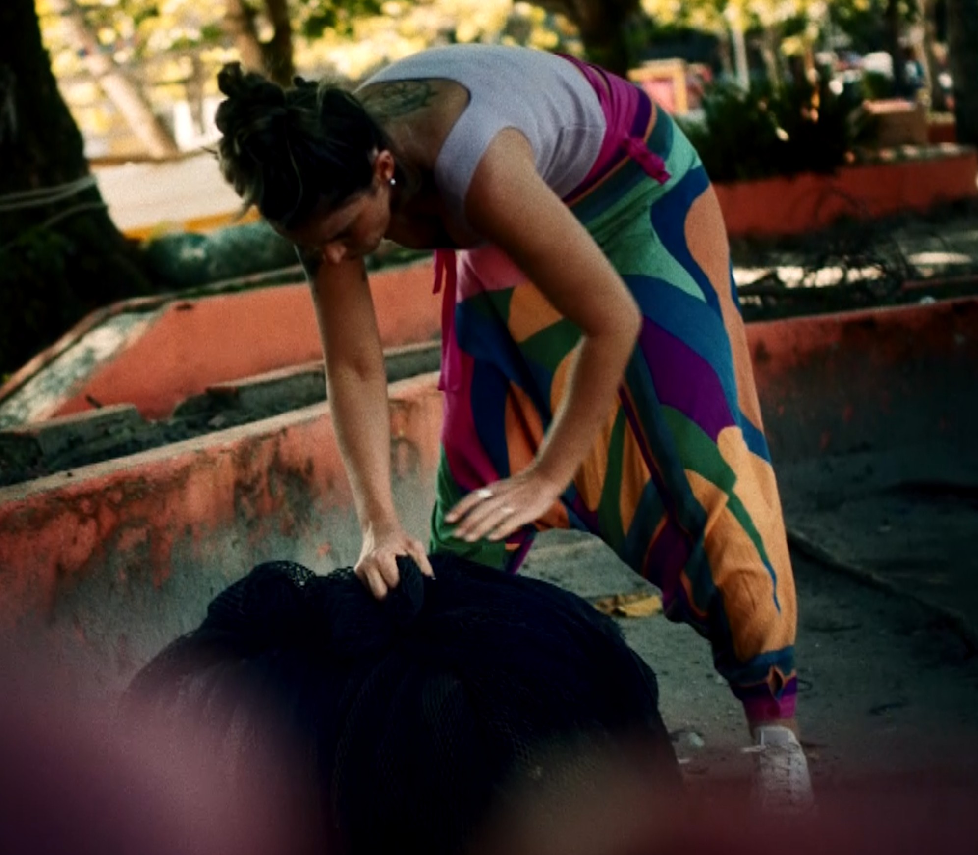 Redes de pesca viram bolsas e geram renda em projeto criado por engenheira