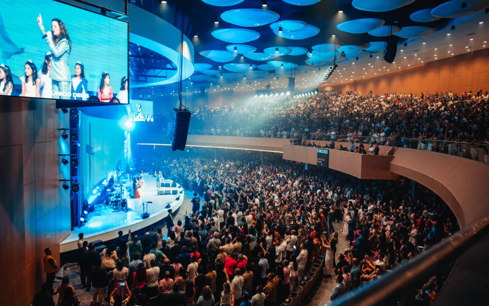 Igreja Videira faz evento de graça com shows, louvores e espetáculo com 500 drones em Goiânia; saiba como assistir