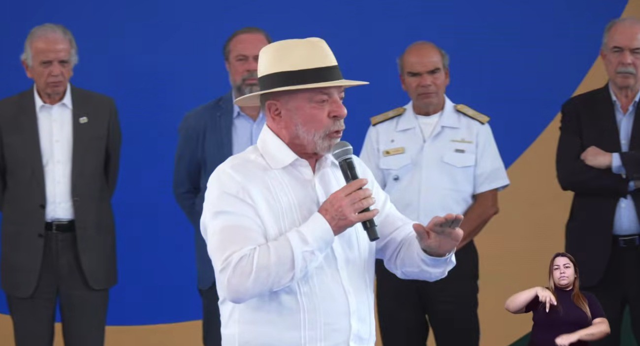 Lula diz que Brasil não pode andar de 'cabeça baixa' e defende enriquecimento de urânio para fins pacíficos