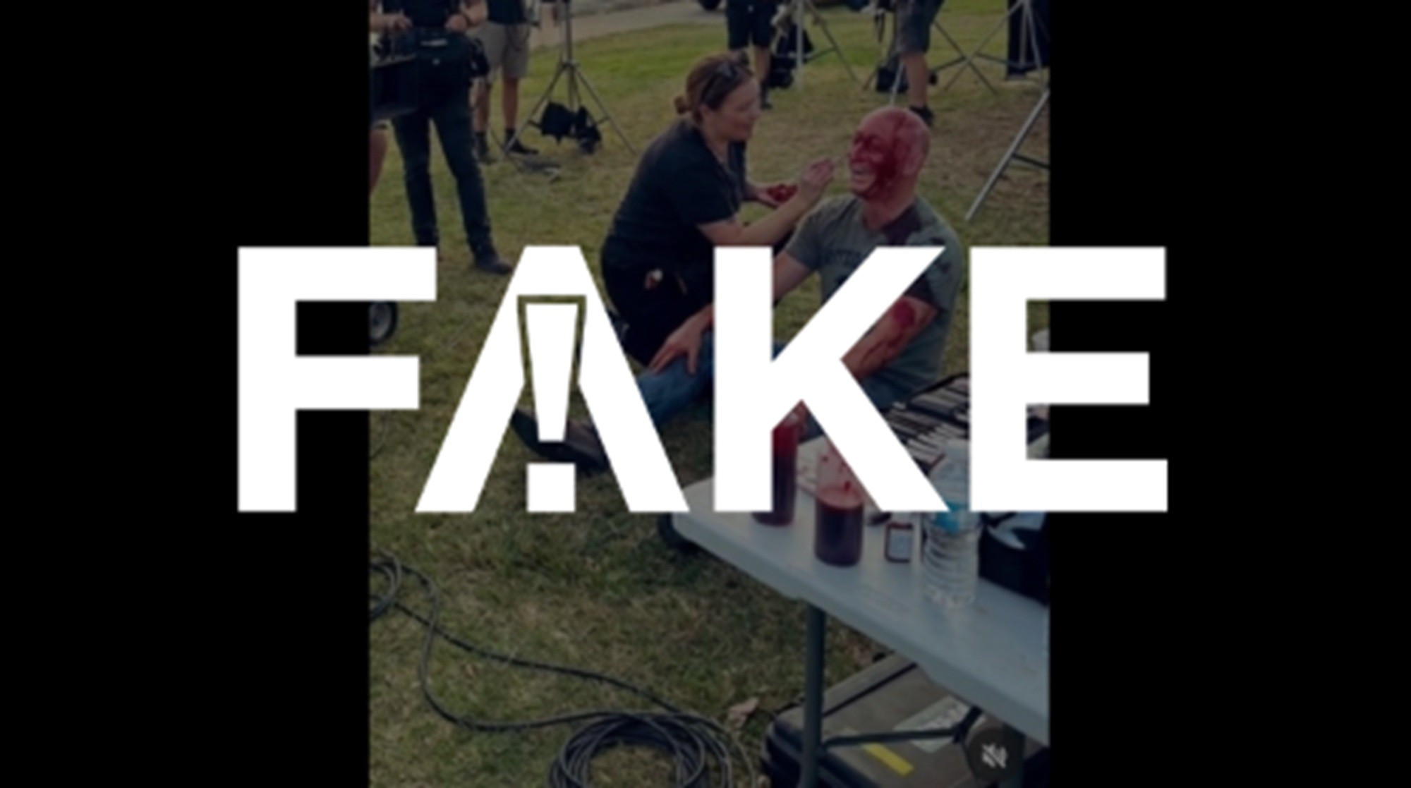 É #FAKE que ataque terrorista em praia na Austrália tenha sido encenado; foto de homem com 'sangue falso' foi criada com IA