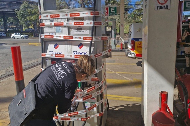 Combustível adulterado: quatro postos são interditados em BH
