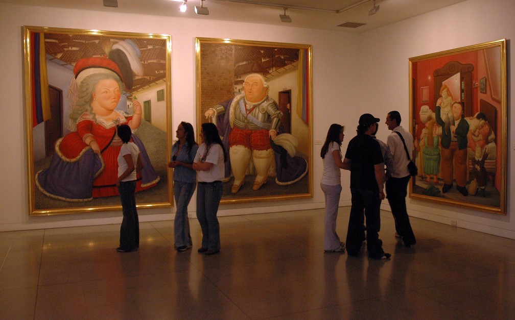 Exposição de obras de Fernando Botero, em Medellin, na Colômbia, em 2007, em celebração aos seus 75 anos — Foto: Luis Benavides/AP