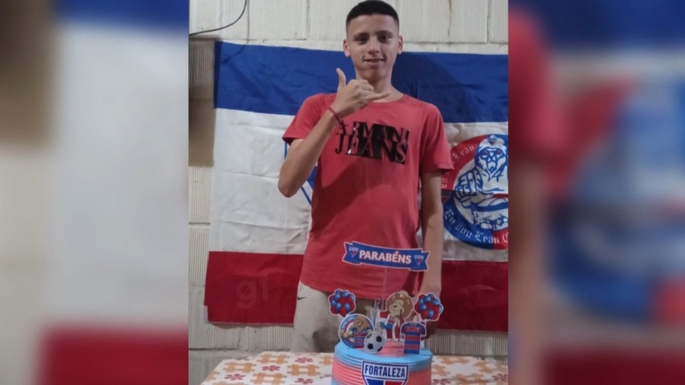 Francisco Ray Oliveira de Jesus, de 16 anos, foi morto a tiros durante uma abordagem da Polícia Militar na Barra do Ceará, em Fortaleza. — Foto: Arquivo pessoal