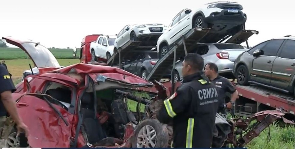 Casal morre aps ser atingido por caminho-cegonha no Par  Foto: TV Liberal/Reproduo