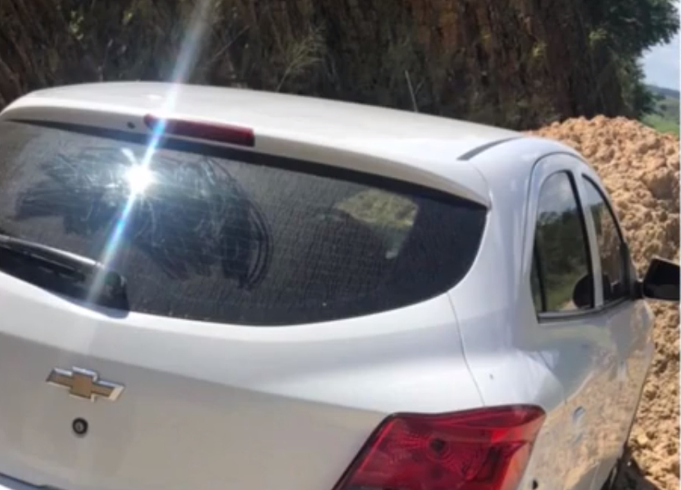 Carro do médico Andrade Lopes Santana foi encontrado no mesmo dia em que ele desapareceu, em Conceição do Jacuípe — Foto: Reprodução/TV Subaé