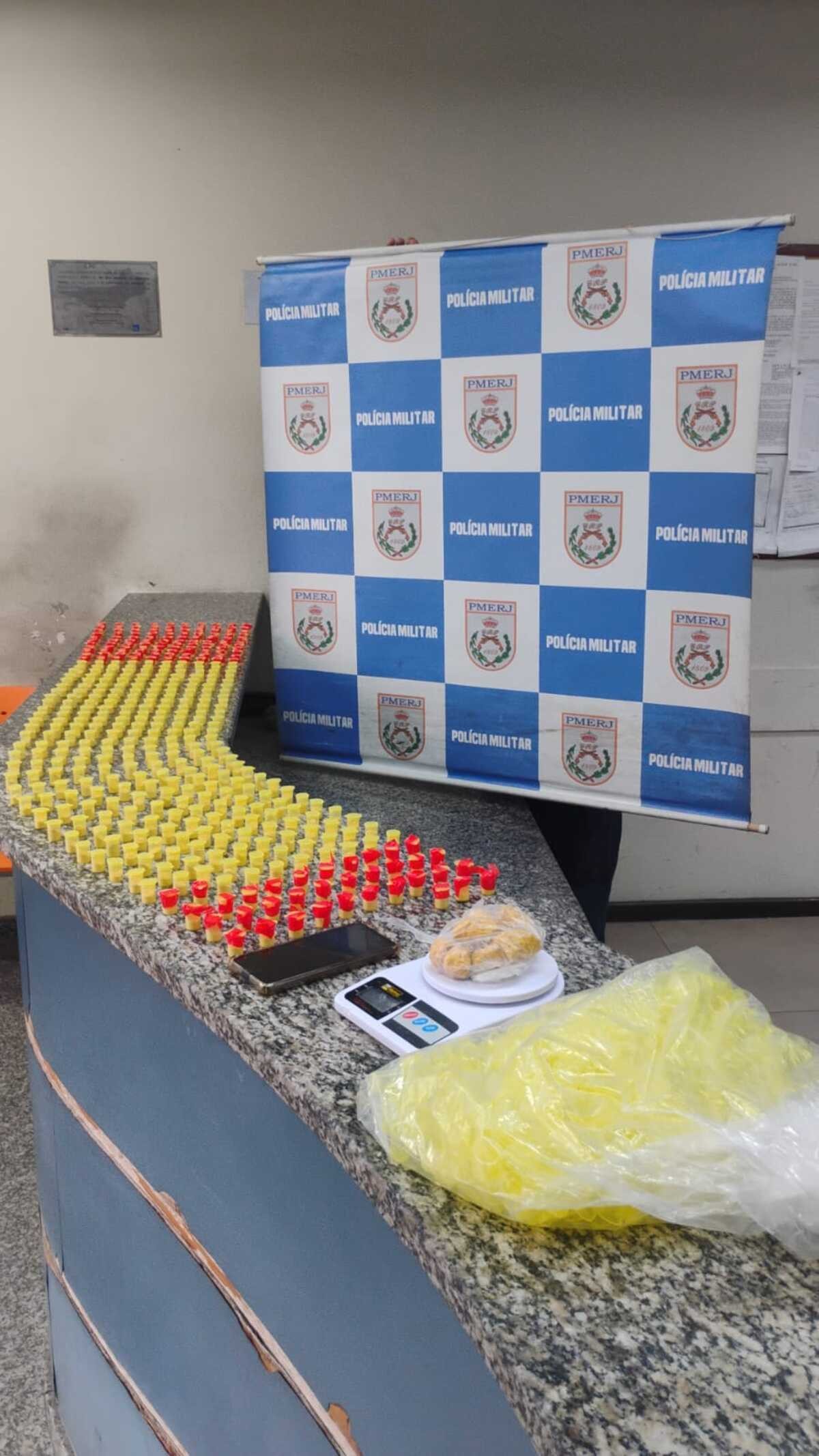 Homem é preso com mais de 400 cápsulas de cocaína em Barra Mansa