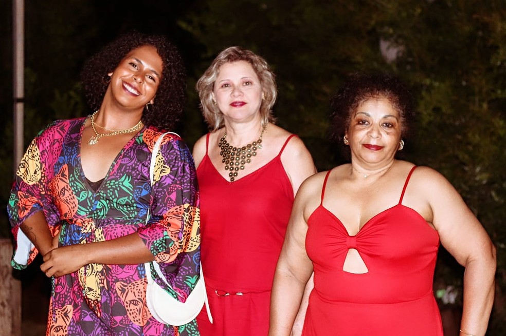 Carmen (esquerda), a tia (centro), e a mãe (direita) em Ilha Solteira (SP) — Foto: Arquivo Pessoal