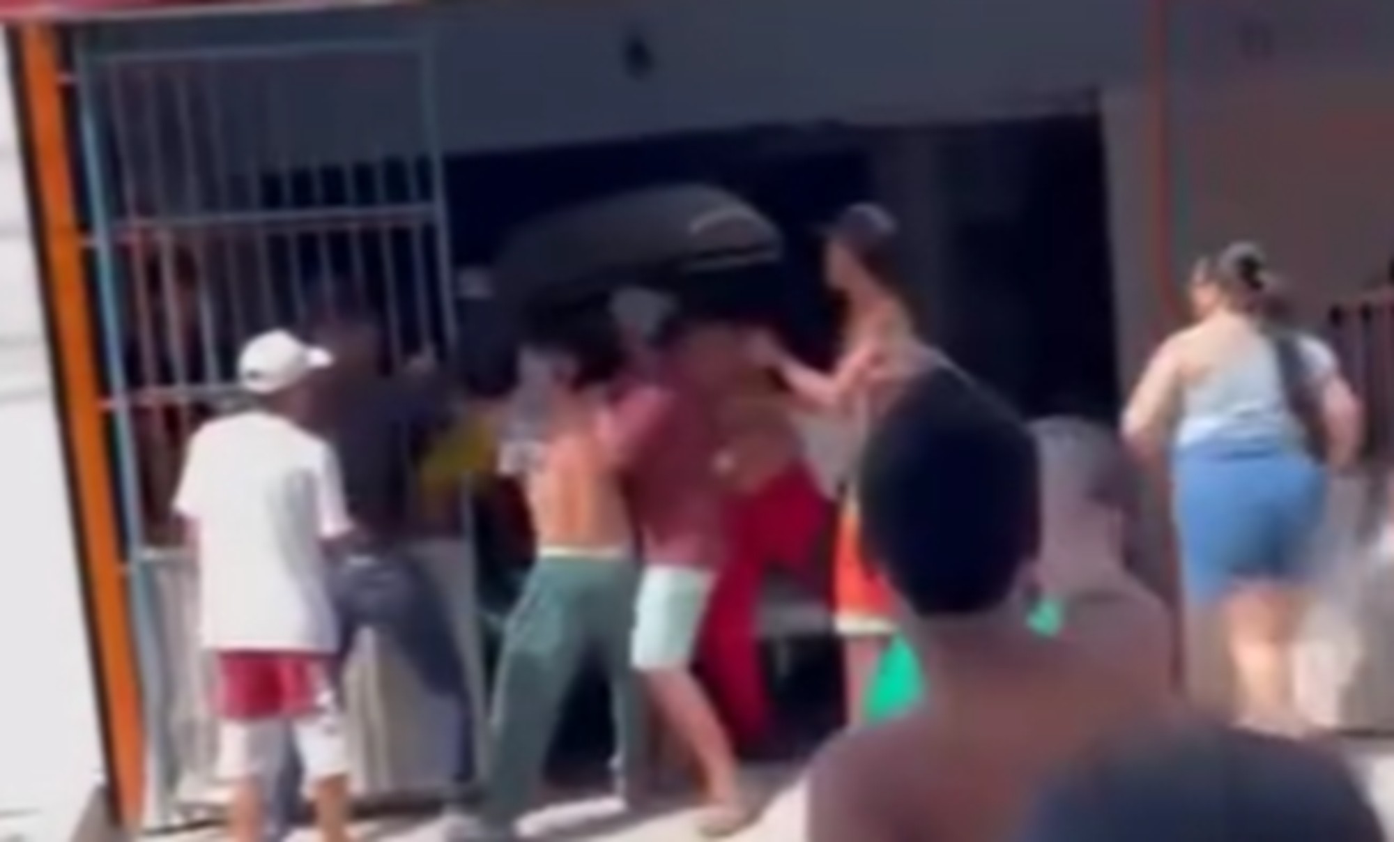 Homem é detido após mostrar pênis a menina de 9 anos em Jaboatão