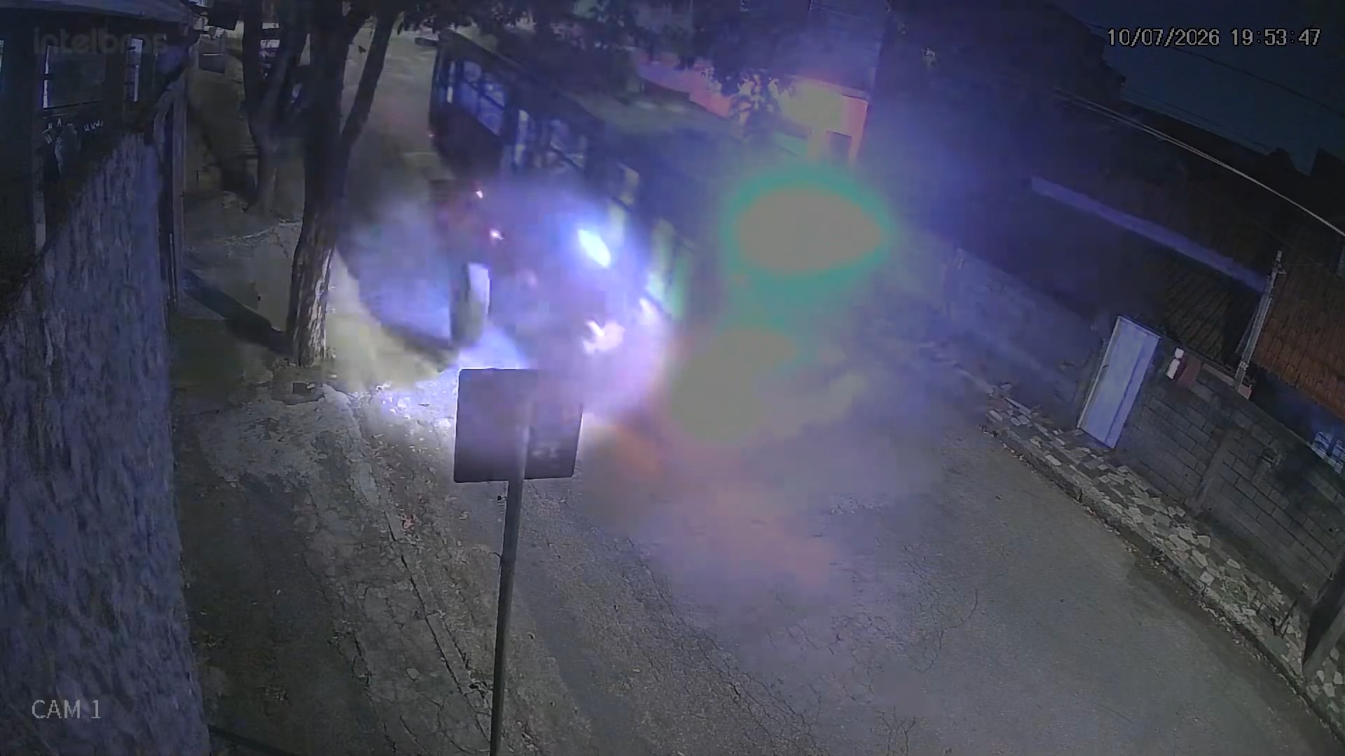 VÍDEO: Veja momento em que ônibus do transporte público de BH perde roda