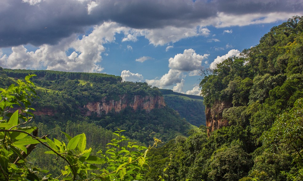Rochas, morros e paisagens também são considerados patrimônios — Foto: Divulgação/Projeto Geoparque Corumbataí