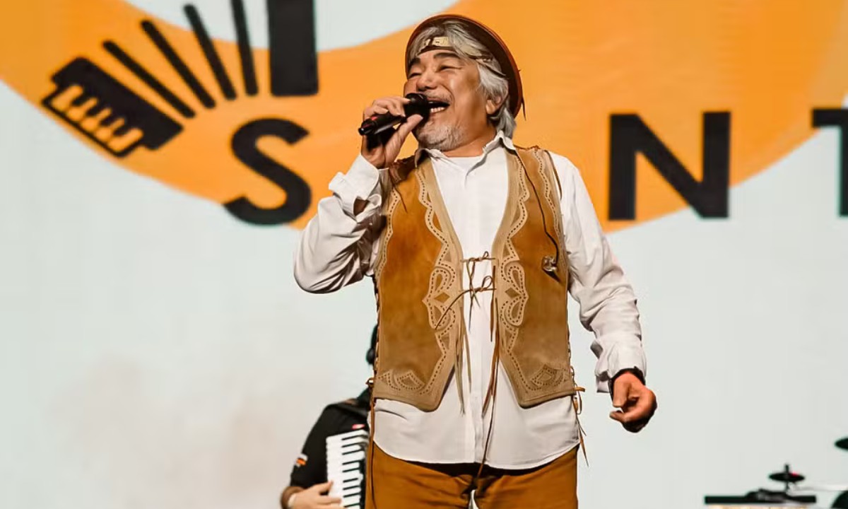 Santanna, o Cantador, substitui Flávio José no São Pedro de distrito de Feira de Santana