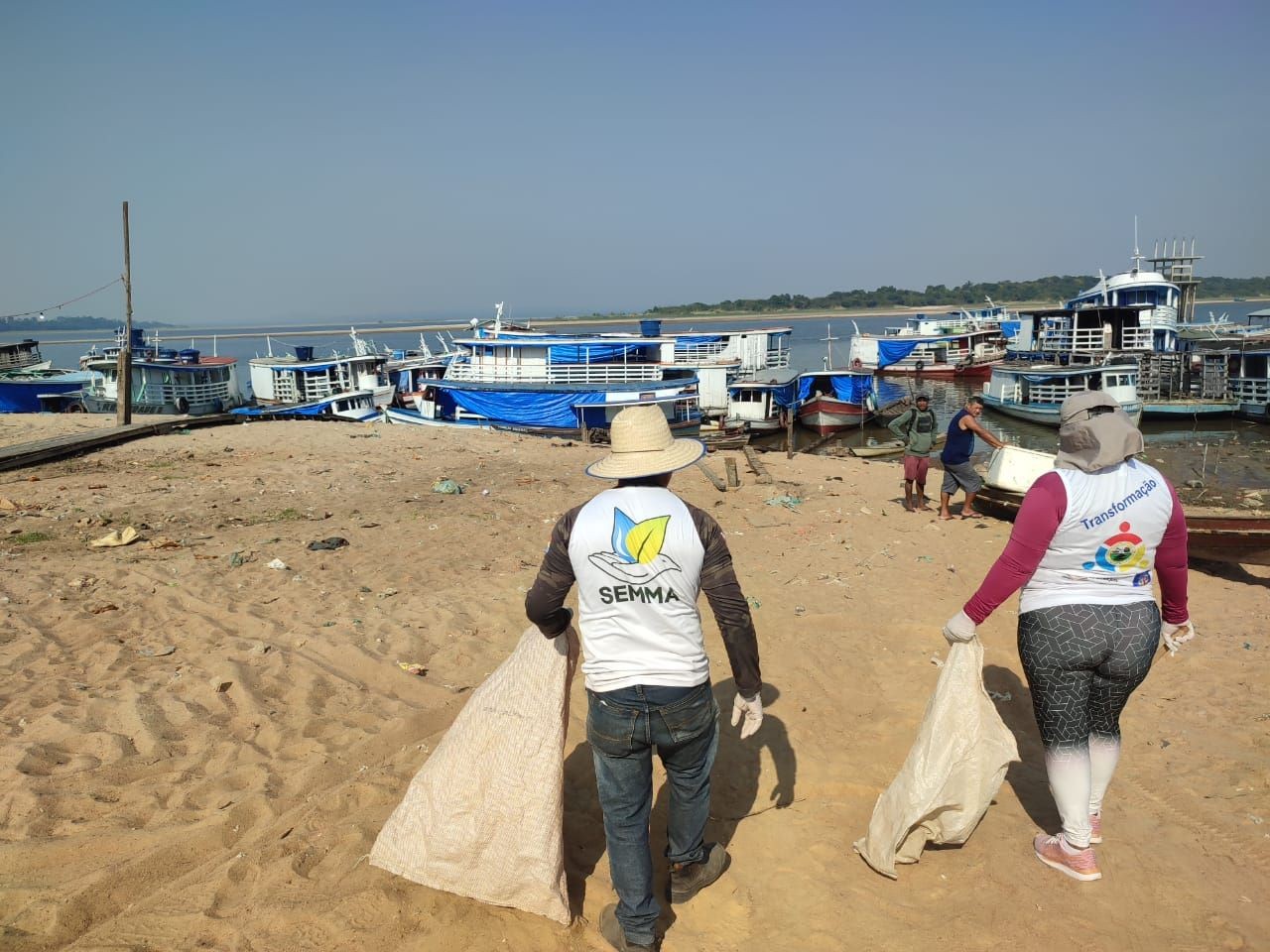 Secretaria de Meio Ambiente promove limpeza na praia e ação educativa em Oriximiná