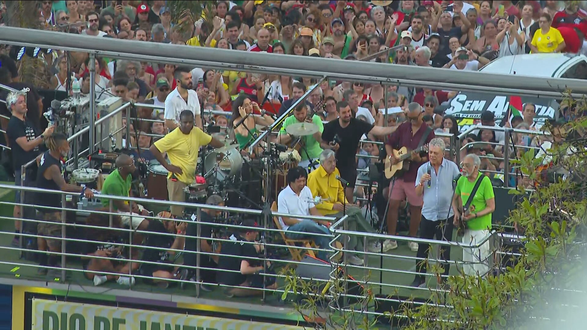 'Inadmissível', diz Caetano sobre PEC da Blindagem