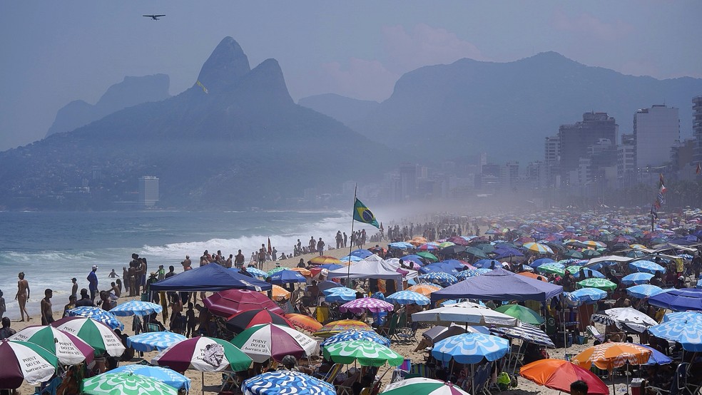 Praia de Ipanema lotada. — Foto: Marcos Serra Lima/ g1