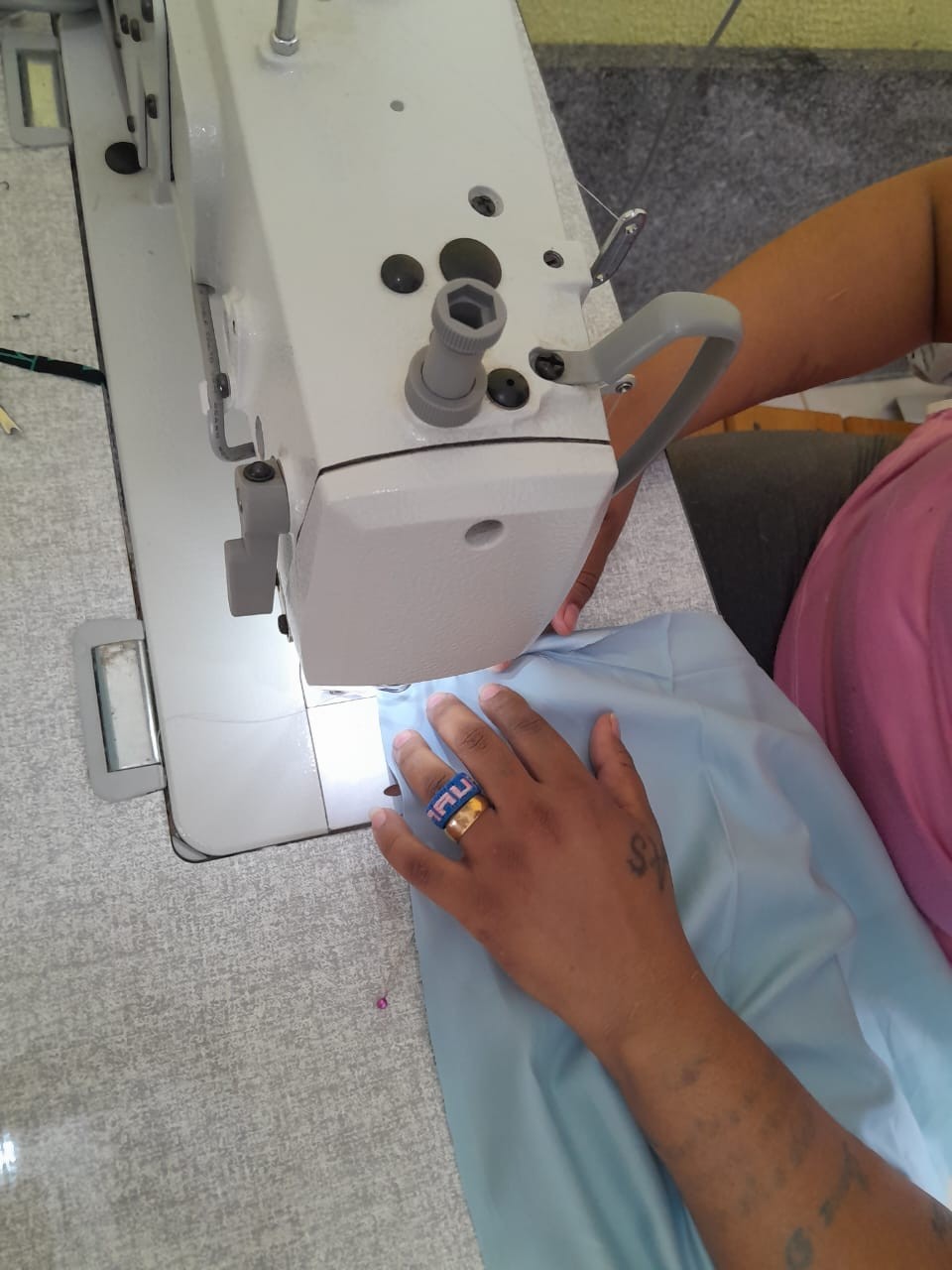 Uma segunda chance: apenadas trabalham com costura dentro do presídio feminino em Rio Branco — Foto: Hellen Monteiro/g1 AC