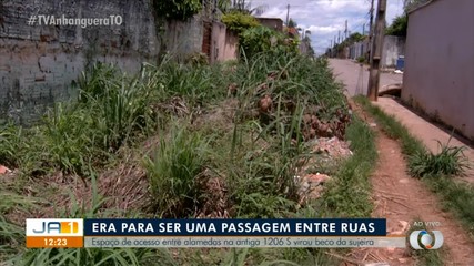 Moradores reclamam de lixo acumulado na passagem entre duas alamedas em Palmas