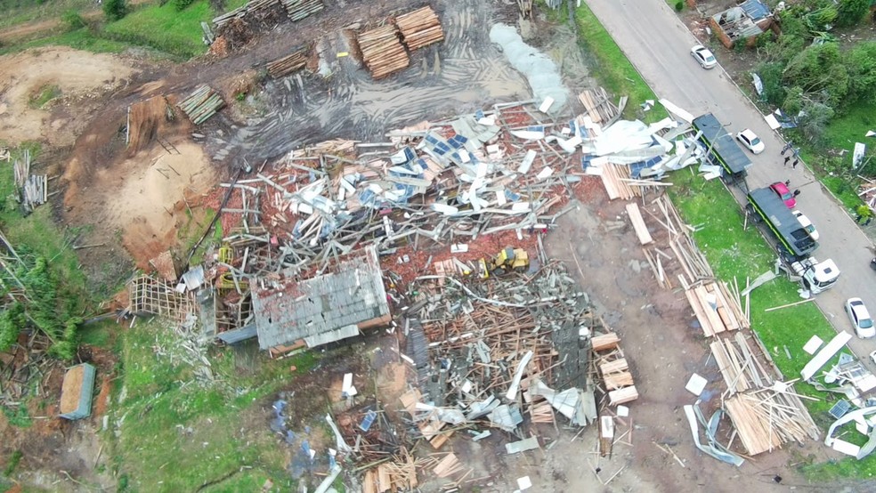 Terreno em Minas do Leão destruído por temporal e fortes ventos — Foto: Divulgação/ Prefeitura de Minas do Leão