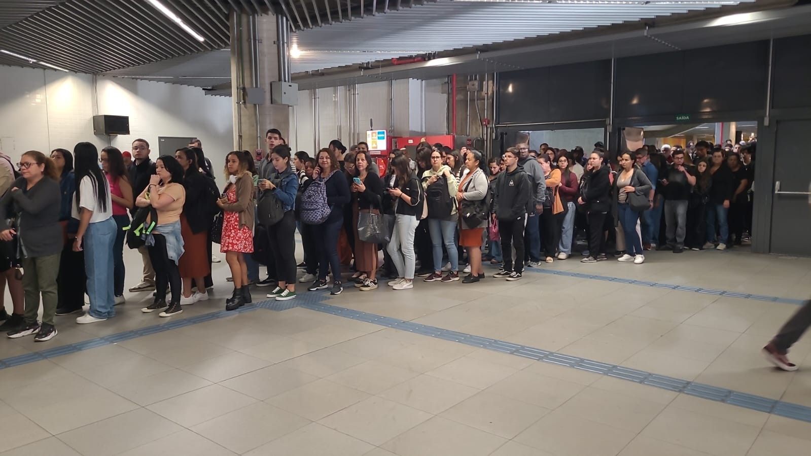 Linha 4-Amarela segue sem previsão de normalização após descarrilamento de trem em SP