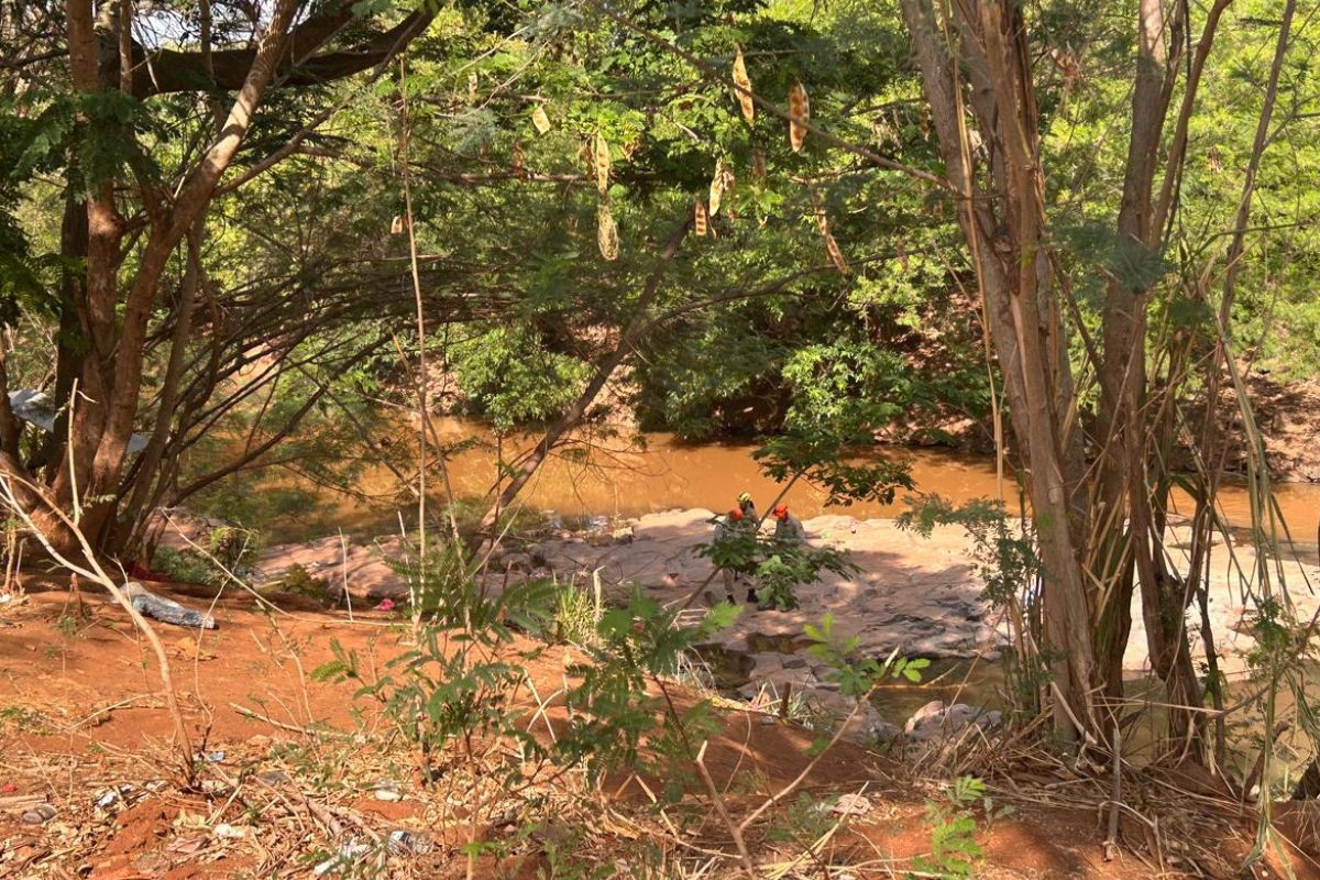 Homem é encontrado morto com tiros na cabeça em córrego de Campo Grande