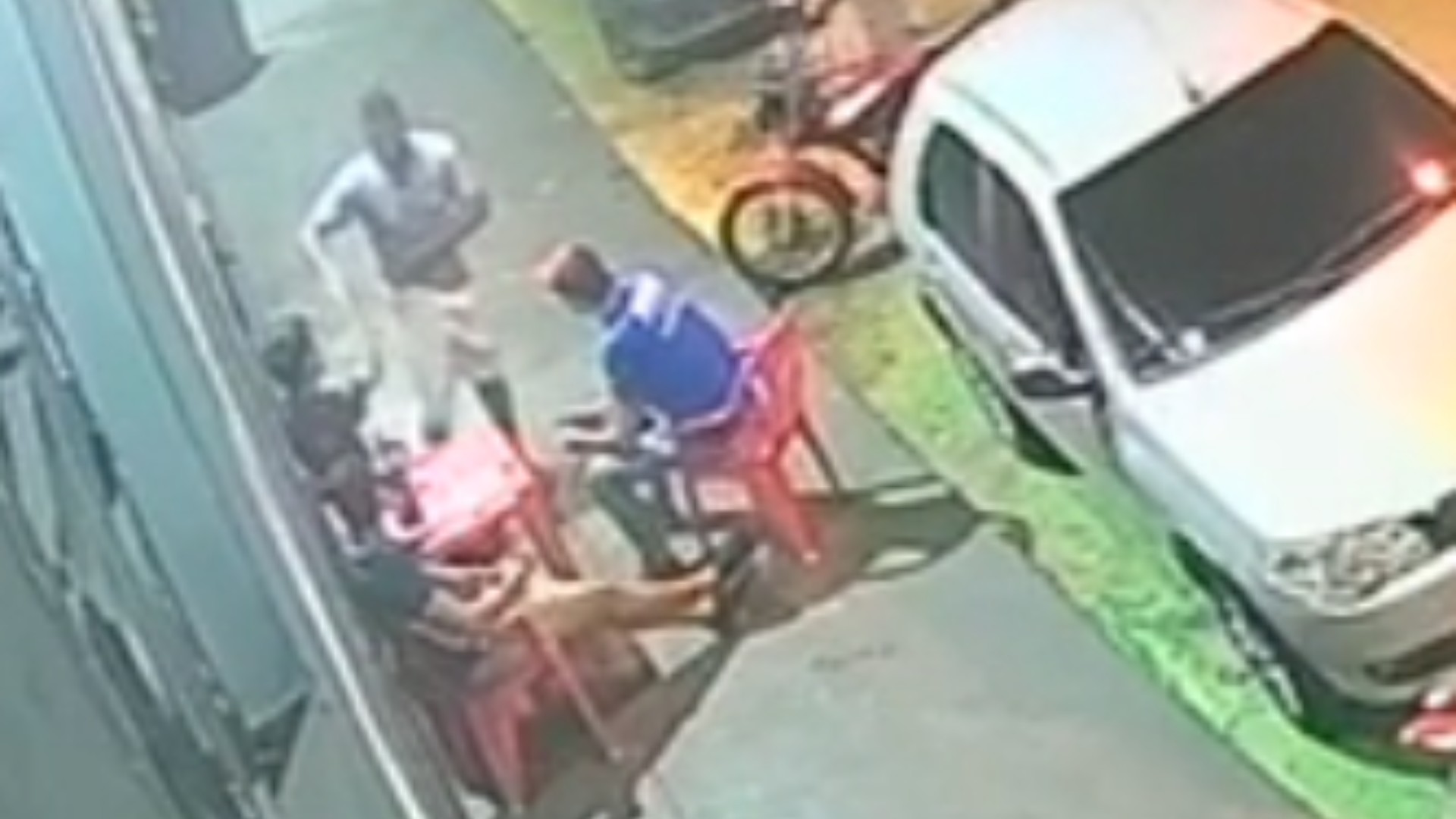 VÍDEO: Homem tenta matar sobrinho de pastor por se sentir discriminado em igreja de MG 