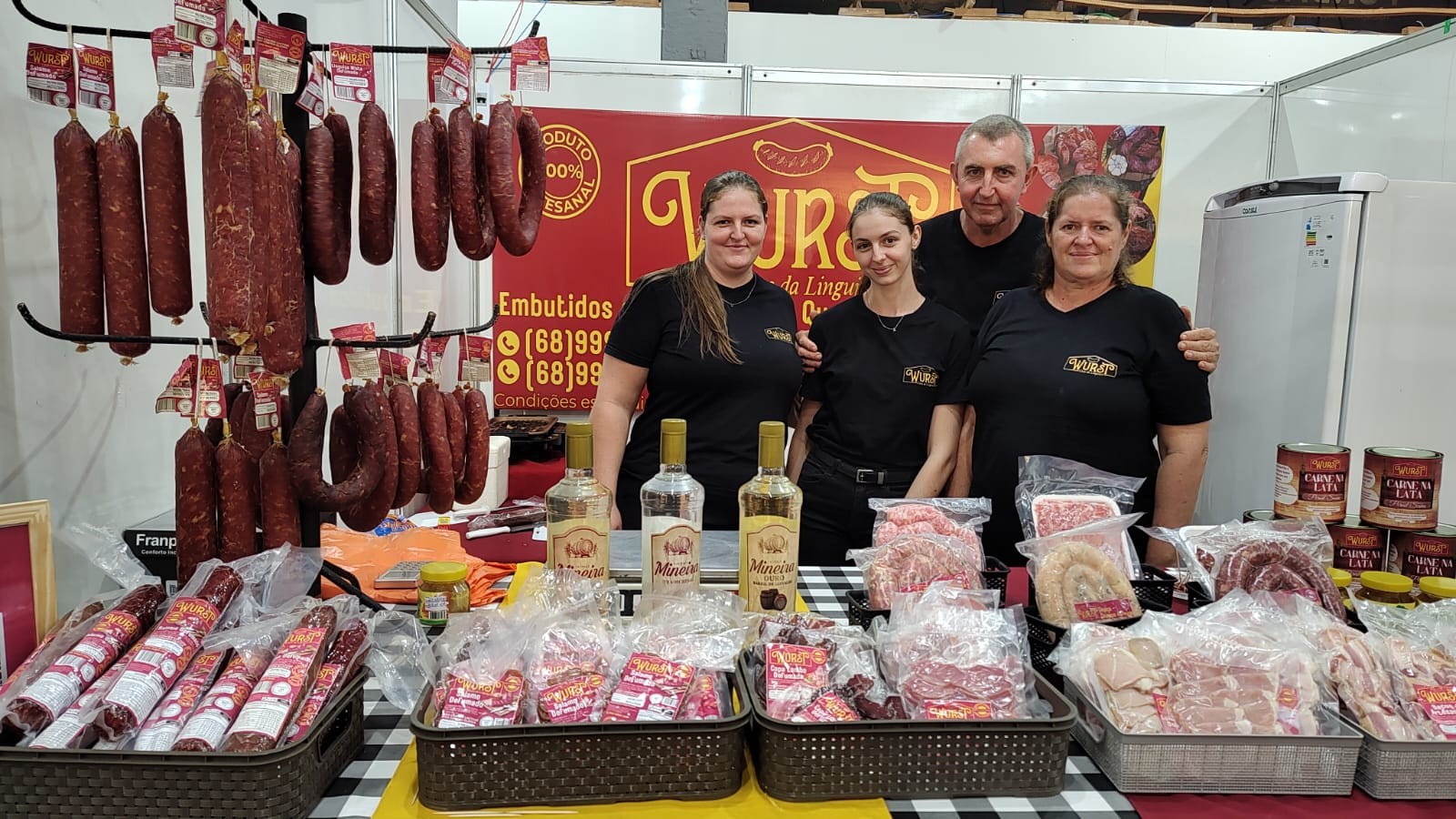 Família que saiu de SC para instalar empresa no AC fatura mais de R$ 1 mil por noite com venda de linguiça artesanal na Expoacre