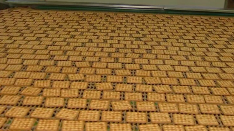 1 de 3
F&aacute;brica de Mar&iacute;lia (SP) produz mais de 1 milh&atilde;o de biscoitos por dia &mdash; Foto: Robson do Carmo/TV TEM