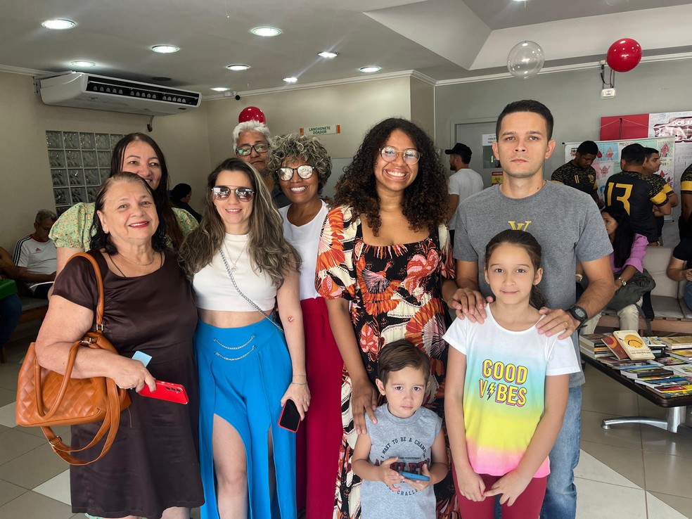 Jovem convidou amigos e familiares para comemorar o aniversário doando sangue e se cadastrando para doar medula óssea no AC — Foto: Aline Pontes/Rede Amazônica Acre