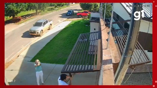 VÍDEO: mulher suspeita de matar idosos sorriu, apontou arma para câmera e fugiu - Programa: G1 MT 
