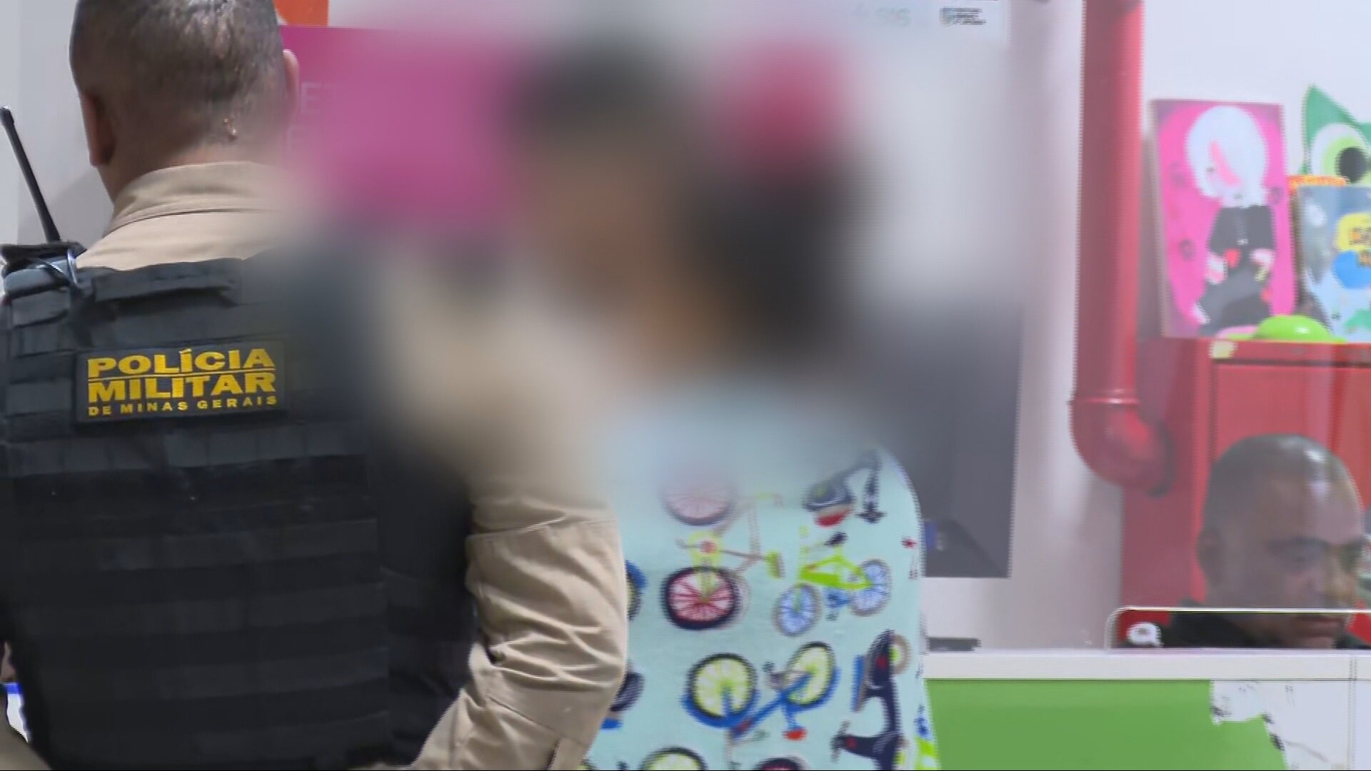 Bebê de cerca de 6 meses é encontrado abandonado em carrinho na Grande BH