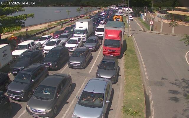 Trânsito no Litoral: Travessia de balsa entre São Sebastião e Ilhabela registra fila com 3h de espera