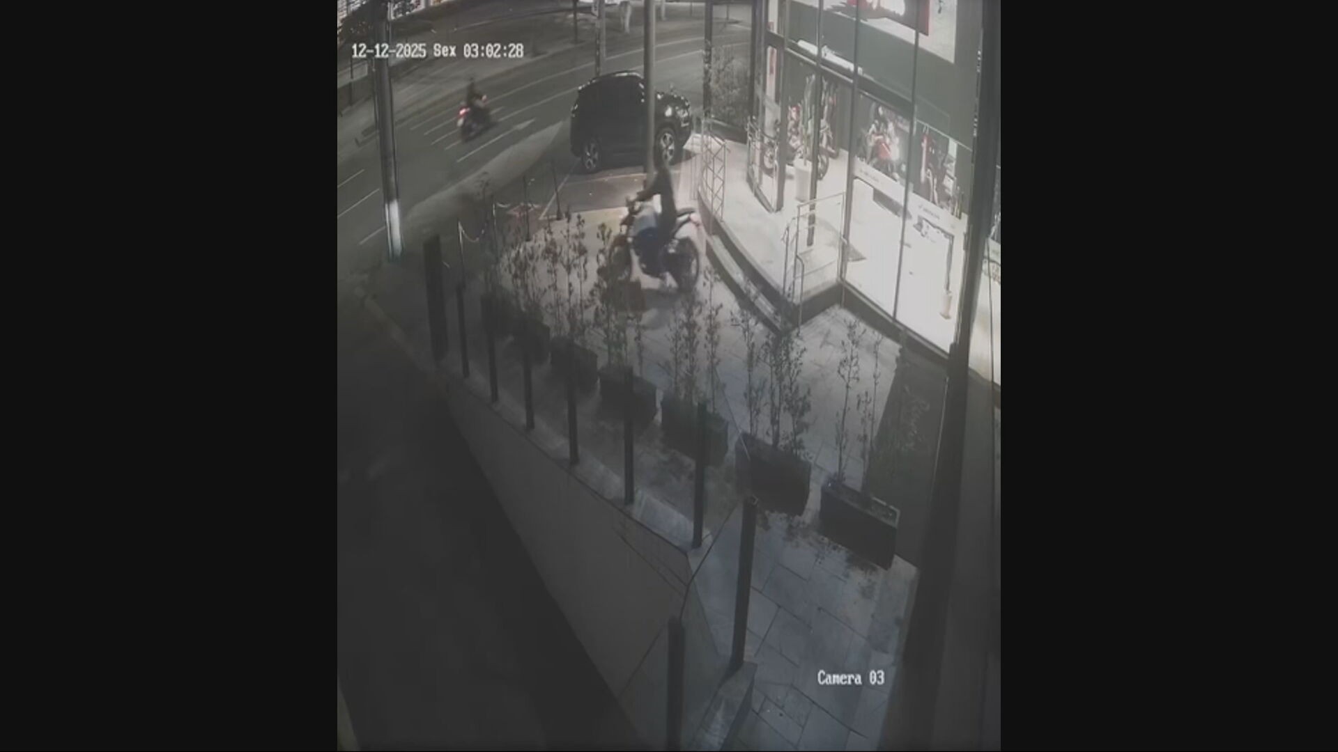 VÍDEO: criminosos invadem concessionária de BH e furtam motos em menos de um minuto