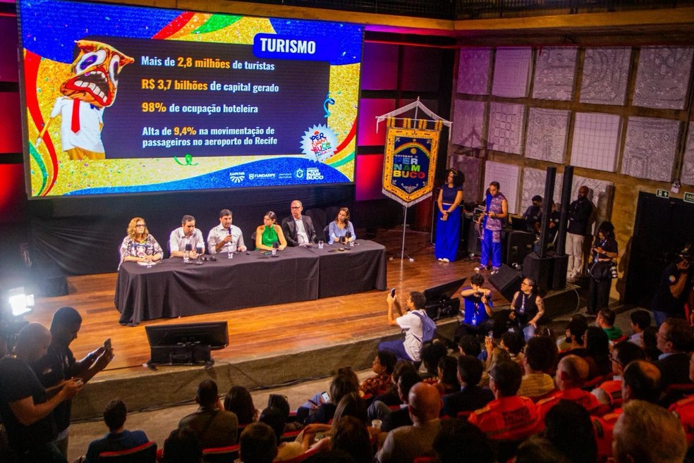 Coletiva para apresentar o balanço do carnaval 2026 do governo de Pernambuco — Foto: Alê Tiburcio