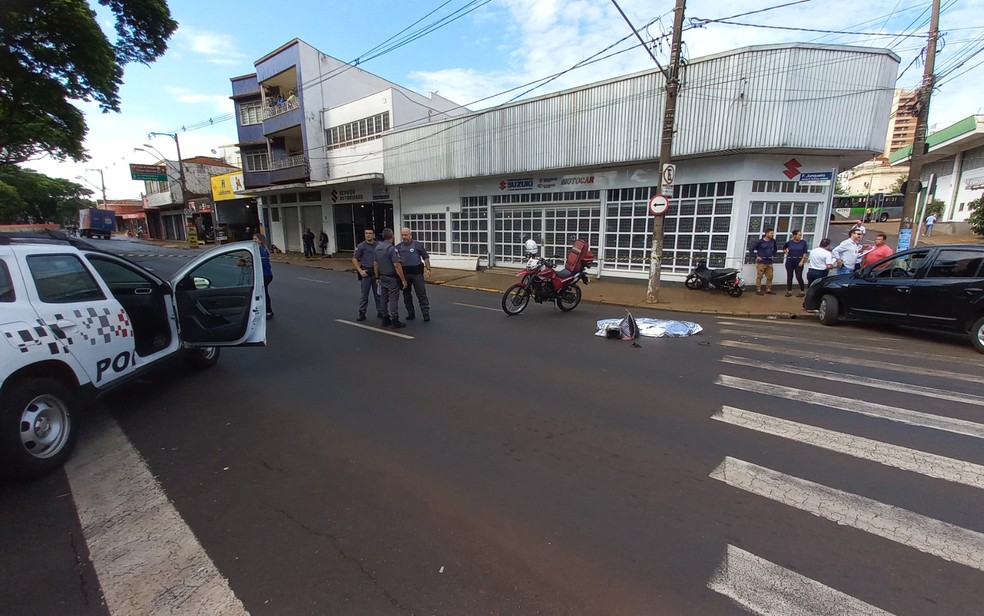 Motociclista de 37 anos morre em acidente na Avenida Francisco Junqueira, em Ribeirão Preto — Foto: Samuel Santos
